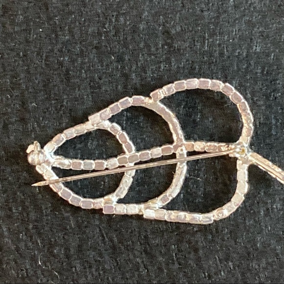 Crystal leaf brooch - Picture 4 of 5